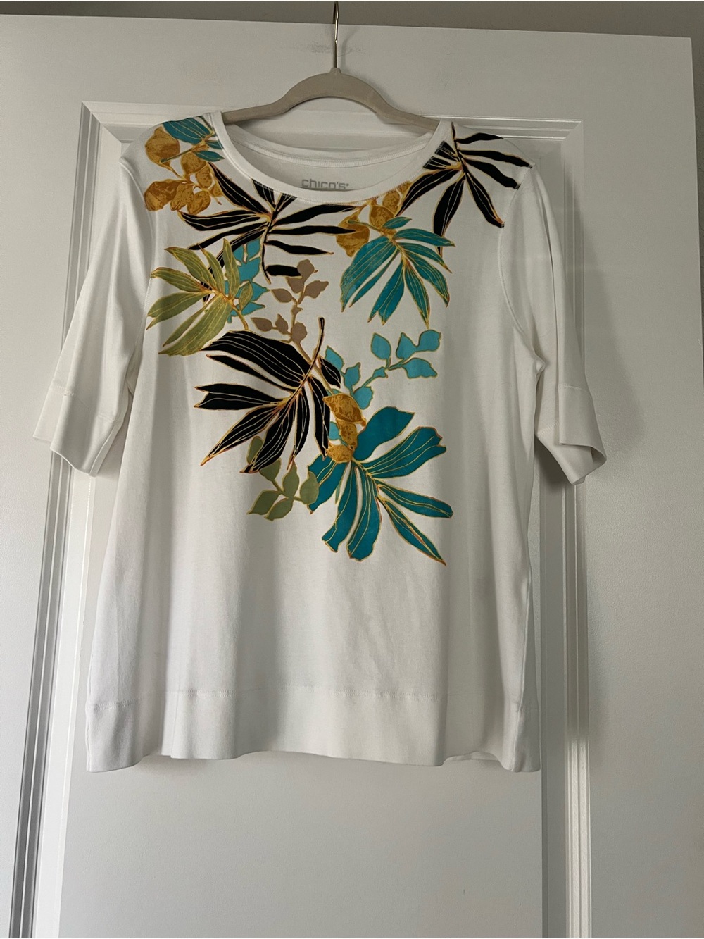 Chico's White Short Sleeve Tee with Teal, Black & Gold Leaf Print NWOT